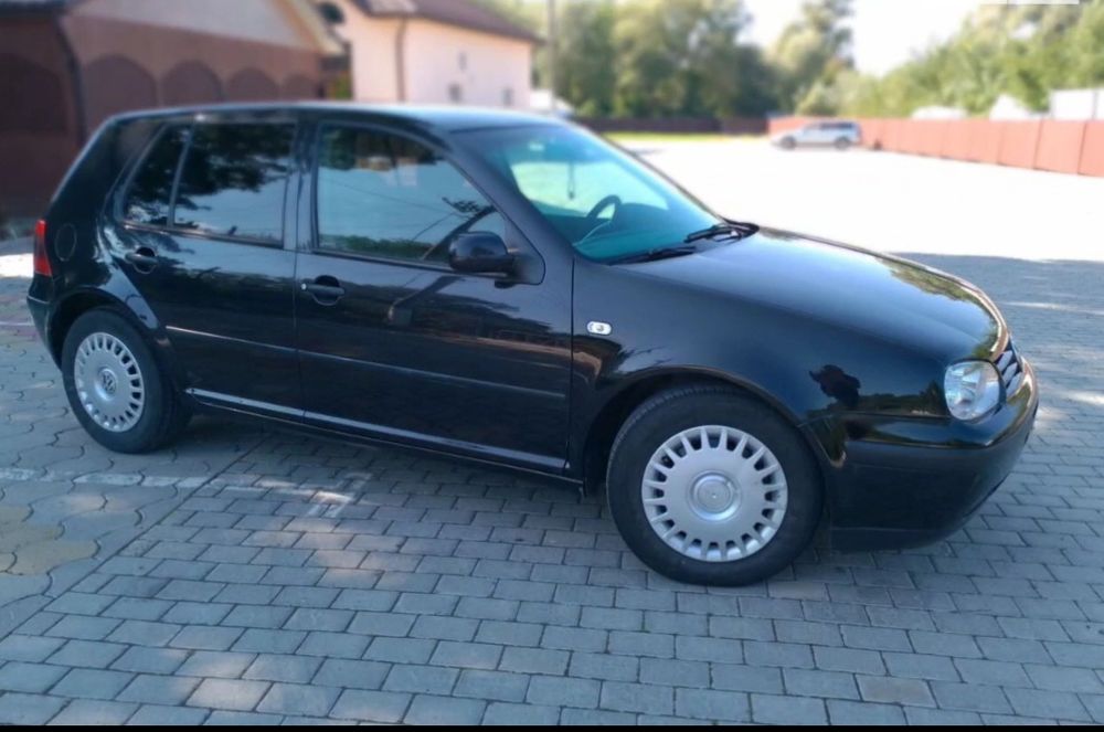 Гольф 4 , 2000 года. 1.6