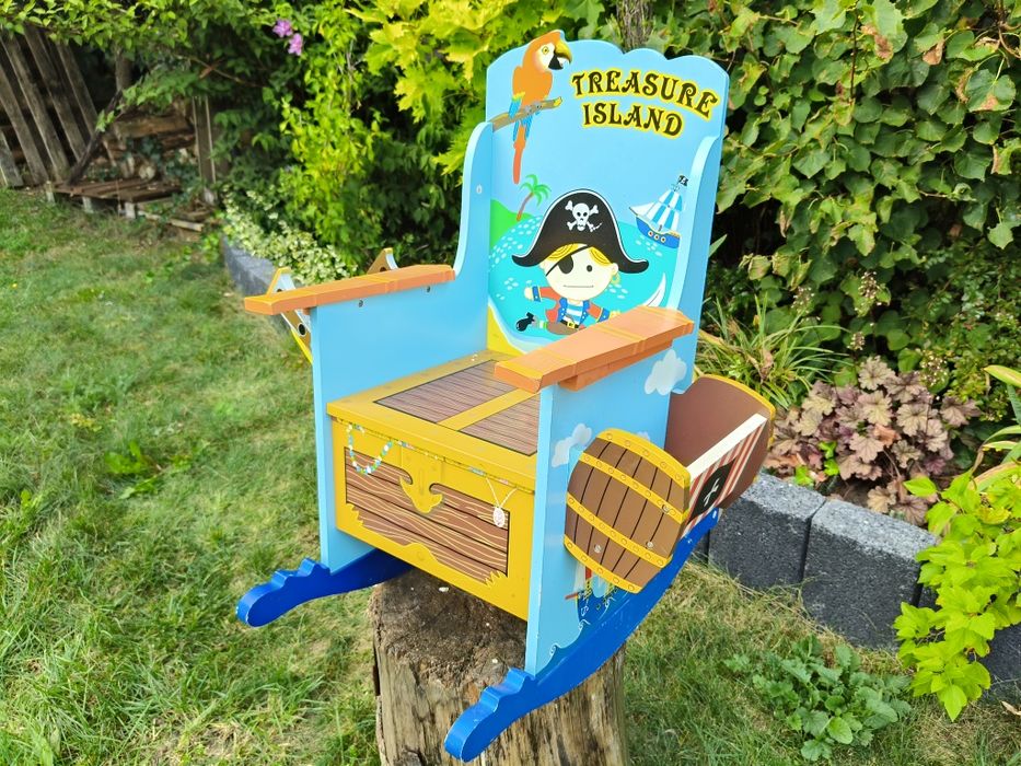 Krzesełko pirat do sesji stylizowanych dzieciecych rekwizyt foto