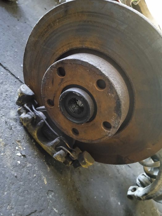 Audi A4 B5 Zwrotnica Lewa McPherson Sprężyna Piasta Wahacze ABS