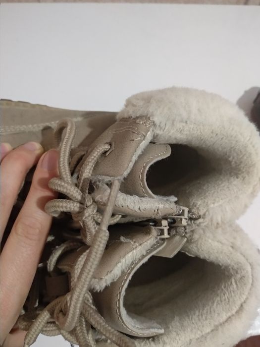 Продам демисезонные ботинки для девочки р. 31, стелька 20 см.