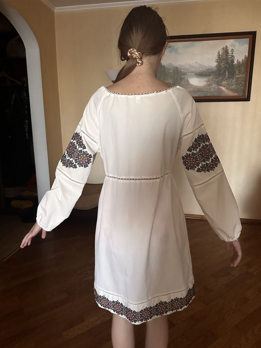 Вишита сукня