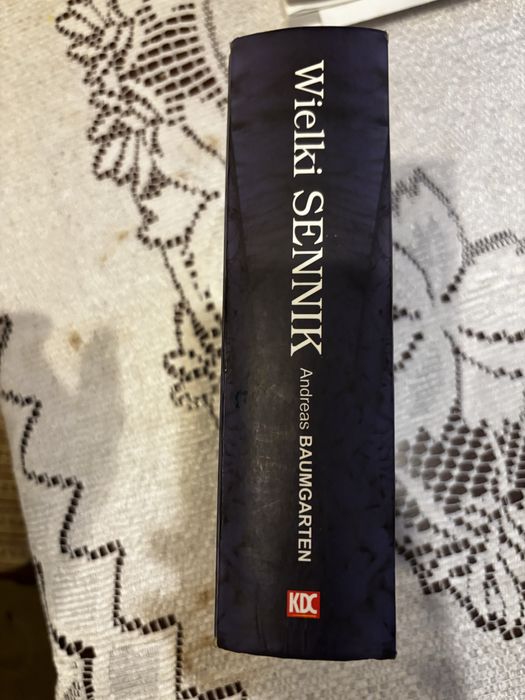 Książka sennik  przepowiada sny