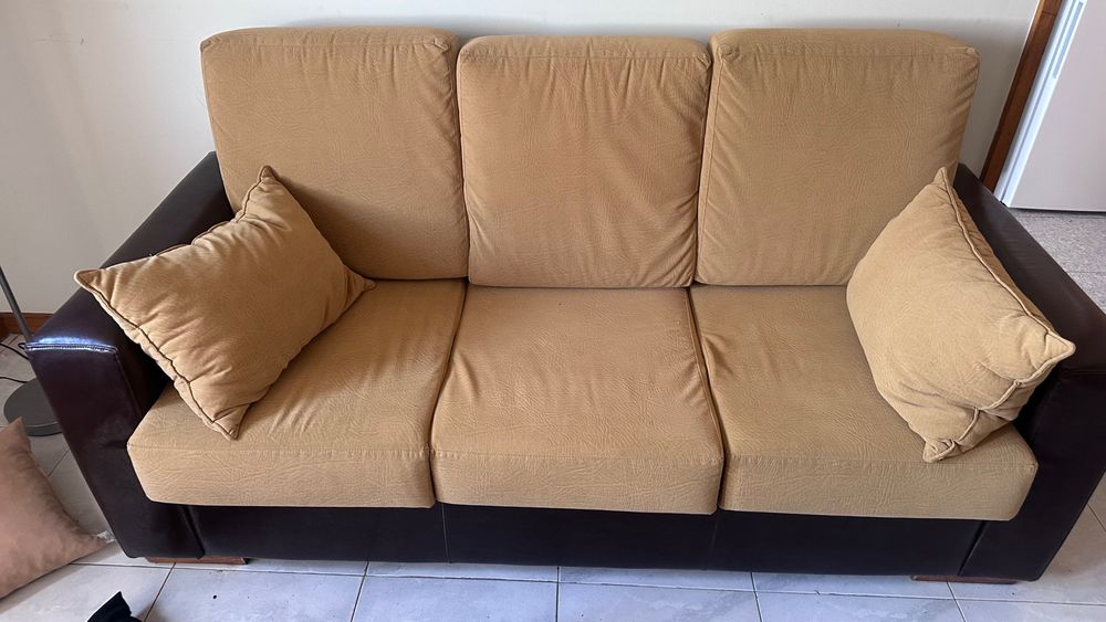 Sofá Cama casal 3 lugares em pele funcionando perfeitamente