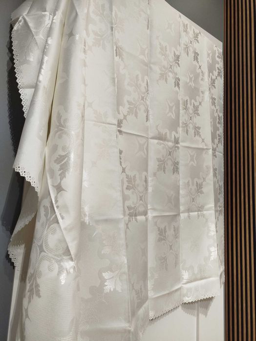 Nowy kremowy obrus w kwadracie 160 cm x 160 cm 4 nakładki w zestawie