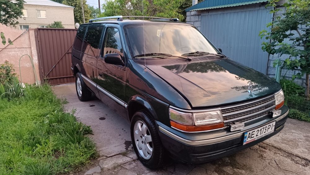 Автомобіль Plymouth Voyager