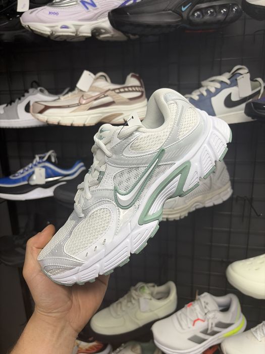 Оригінальні кросівки  Nike V5 Rnr White HQ7901-106