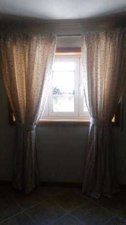 Floral-patterned curtains64862480090243124