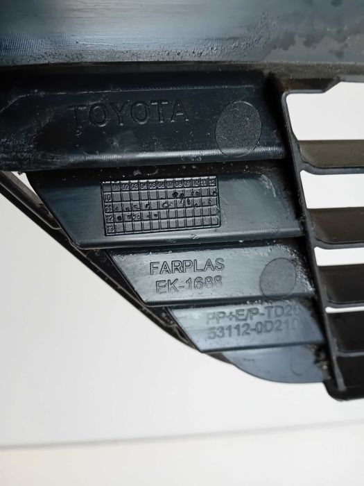 Atrapa Grill dolny Toyota Yaris III 11/14 r