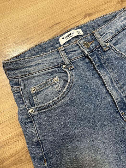 Sprzedam niebieskie dżinsy dzwony z kieszeniami Pull&Bear