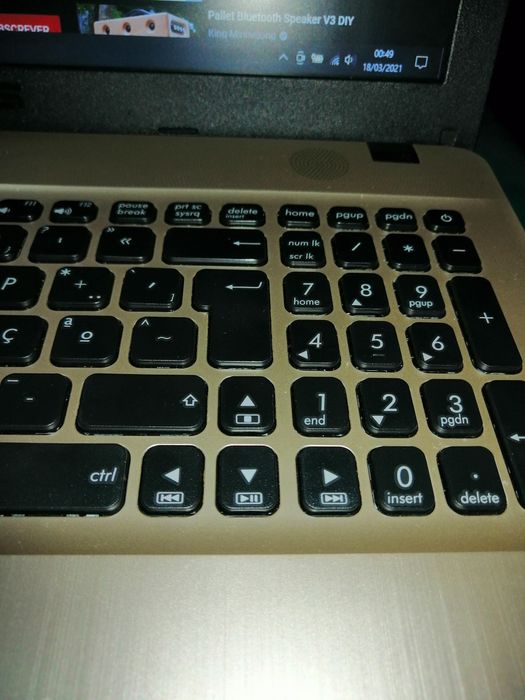 Portátil  Asus - i3  8 Gb  Gráfica NVidia 2 GB : SSD 256 GB