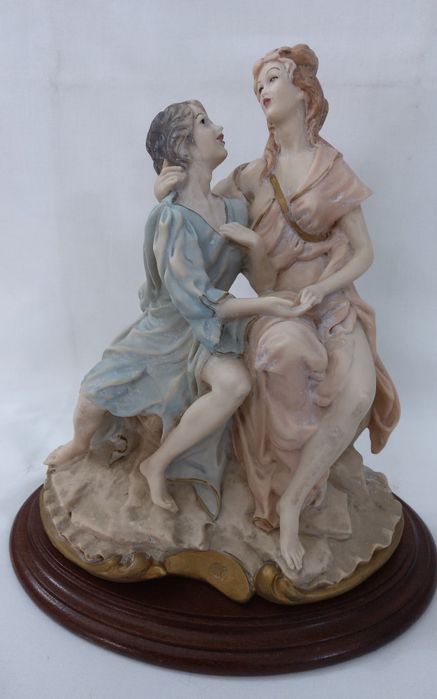 ESTATUETA CAPODIMONTI , em porcelana dos anos 60