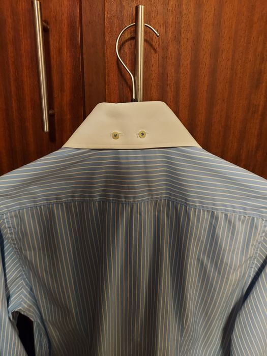 Camisa feminina da Sacoor riscas azuis e brancas