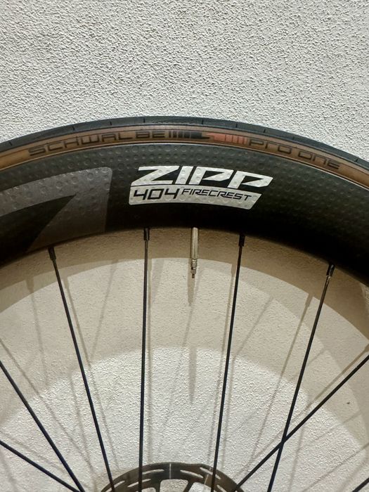 Roda Carbono Dianteira Zipp 404