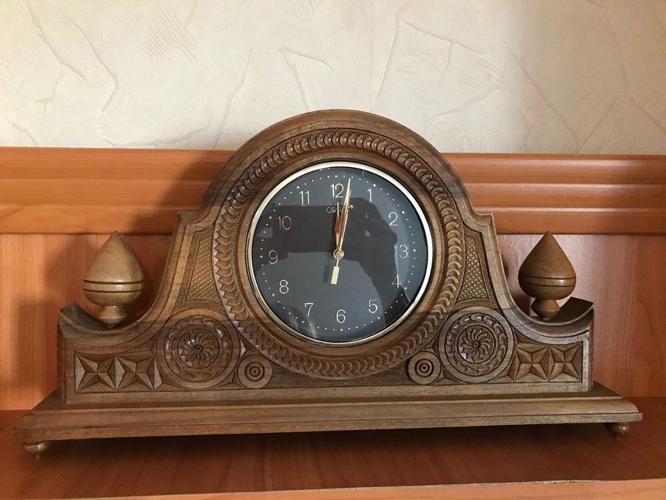 Годинник з натурального дерева