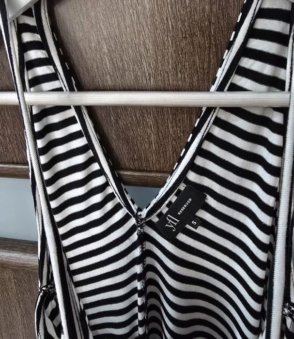 Reserved luźna sukienka z wiskozy na lato S