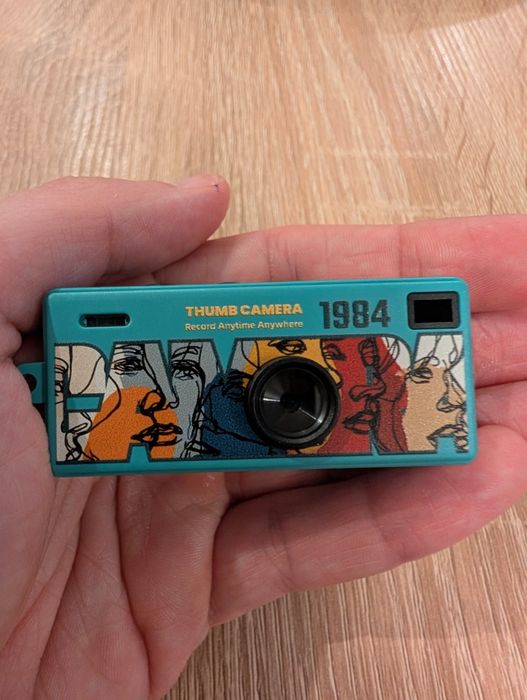 ThumbThumb  Camera G6 com cartão de memória 64gbs, estilo RETRO.