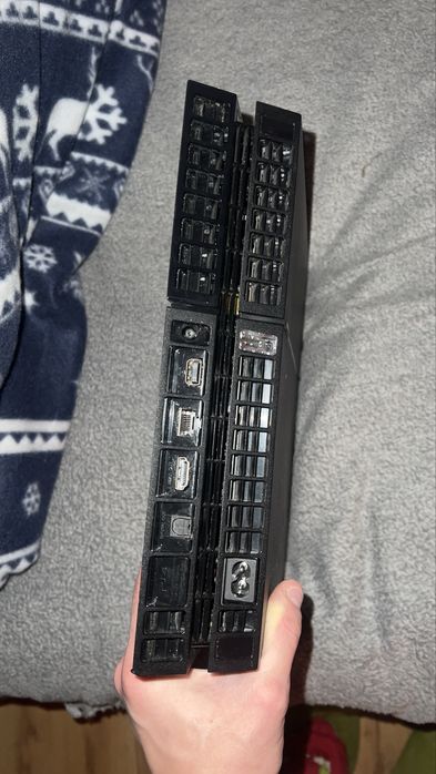 Ps4 1TB konsola +pad