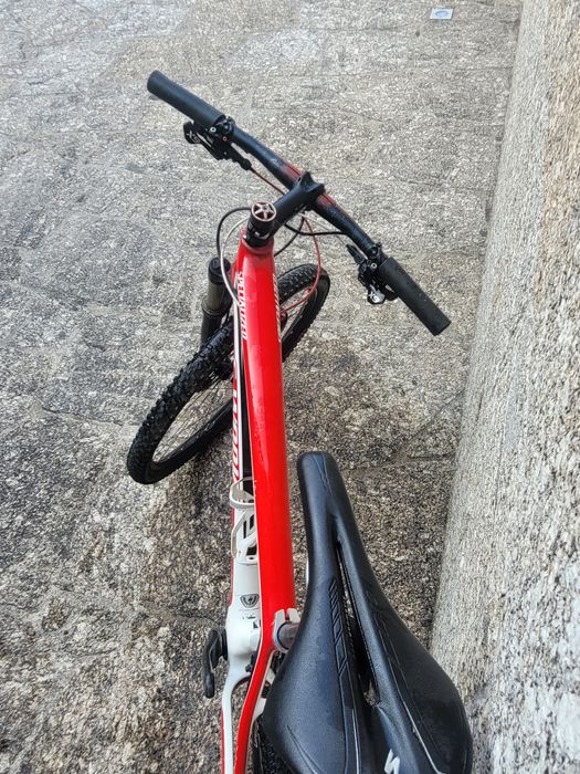 Specialized S-Works Stumpjumper HT – Carbono – precisa revisão