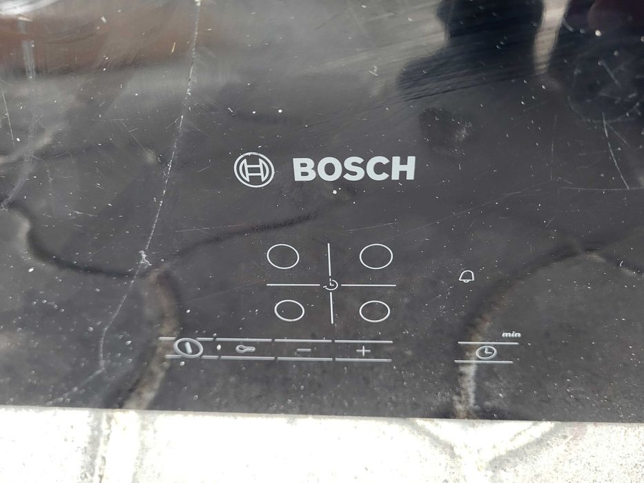 Płyta indukcyjna ceramiczna Bosch HT6ET60 posiada 4 pola grzewcze