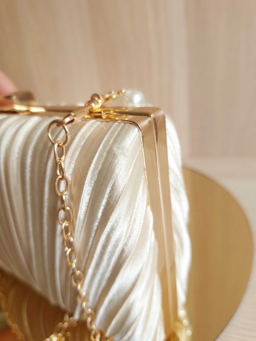 Kremowa Szampańska Plisowana Torebka Na Ramię Do Ręki Kopertówka