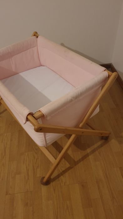 Berço de bebe com colchão cor rosa