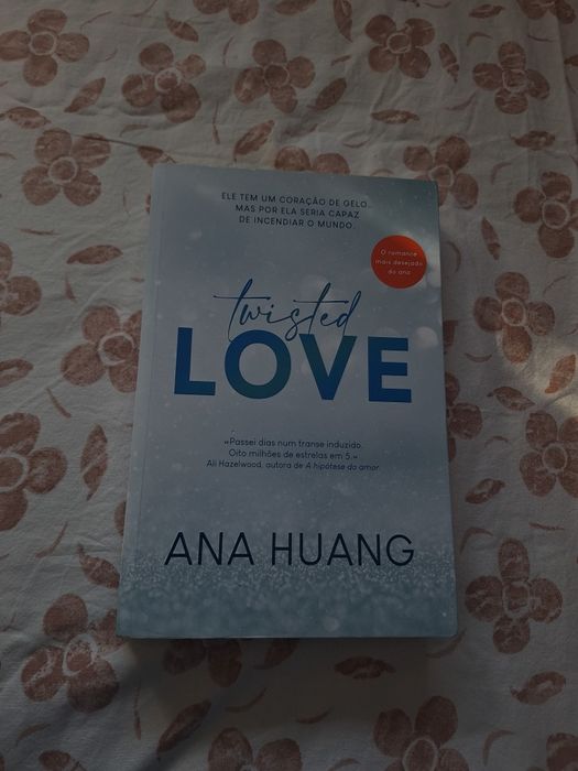 Twisted Love(enemies to lovers)