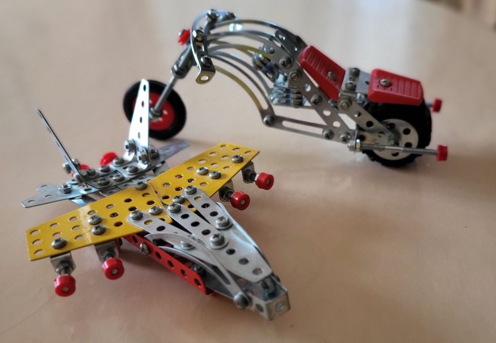 Продам конструктор металлический