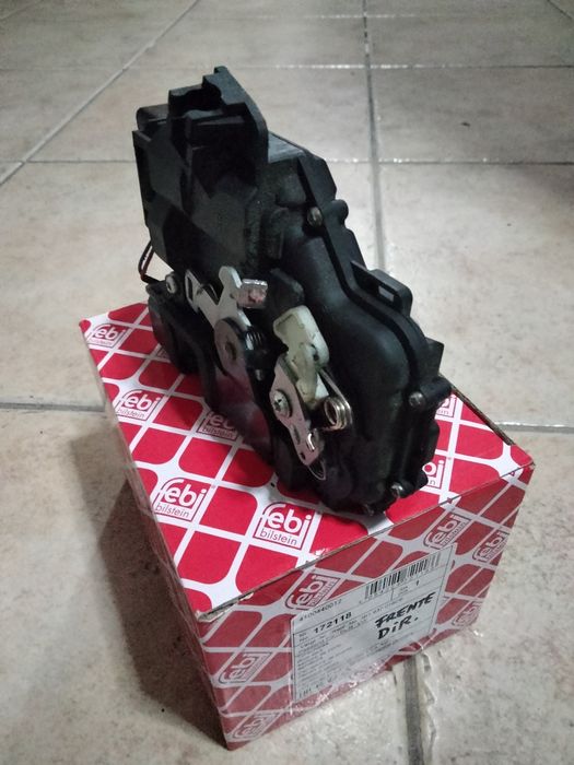 1 fecho porta frontal direito VW Passat / Golf 4 / Audi A3/A4 /Seat