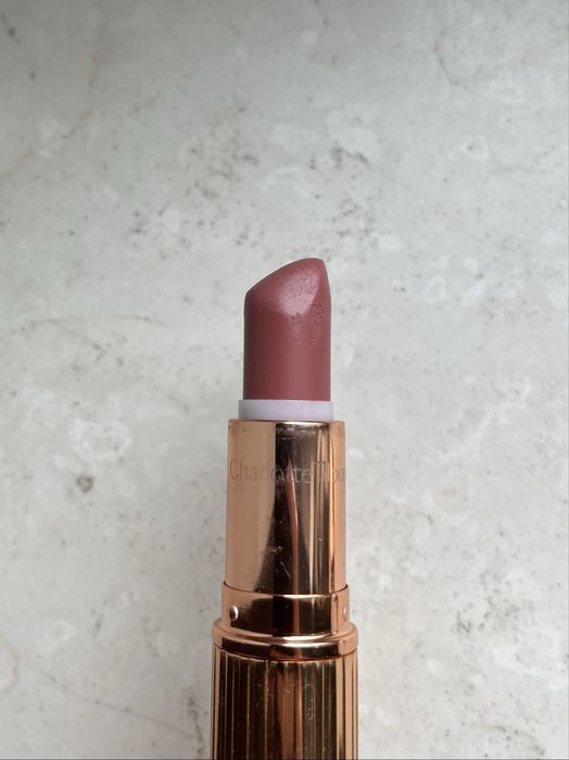 Charlotte Tilbury Matte Revolution Pillow Talk lipstick pomadka