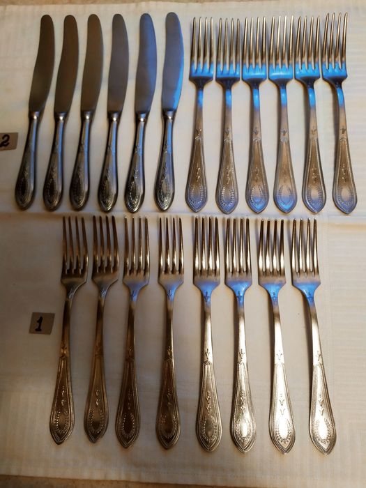 Ложки , виделки , ножі із нержавійки .