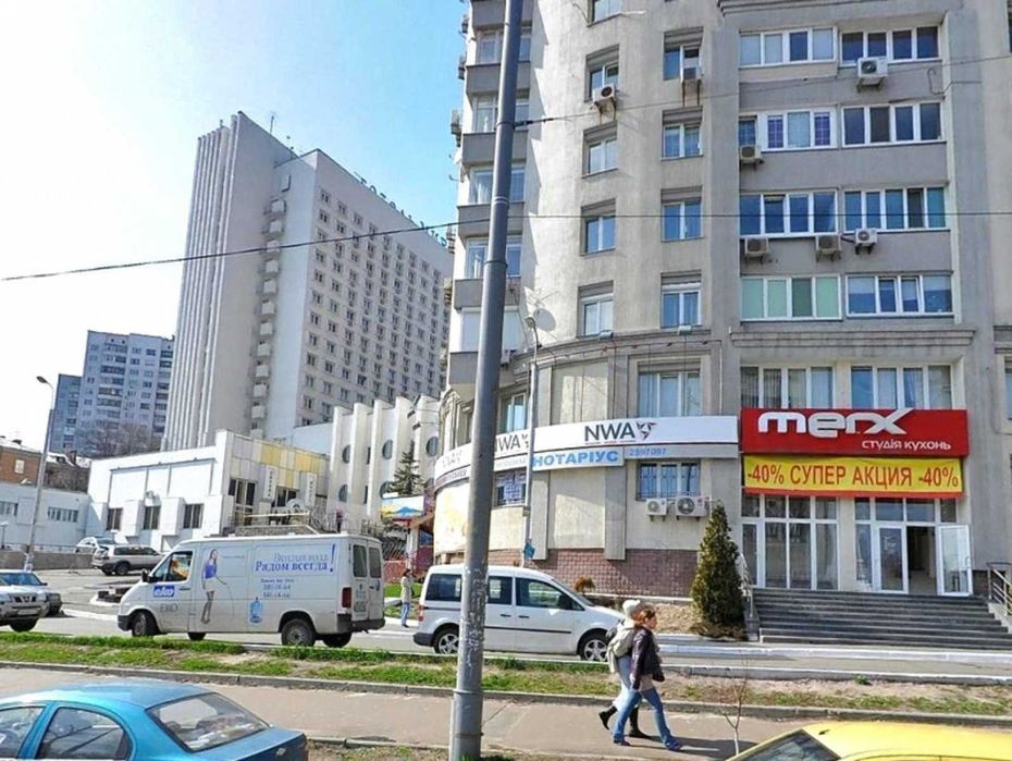 Метро Голосіївська  Сдається 3-кімнатна Голосіївський пр-т 68
