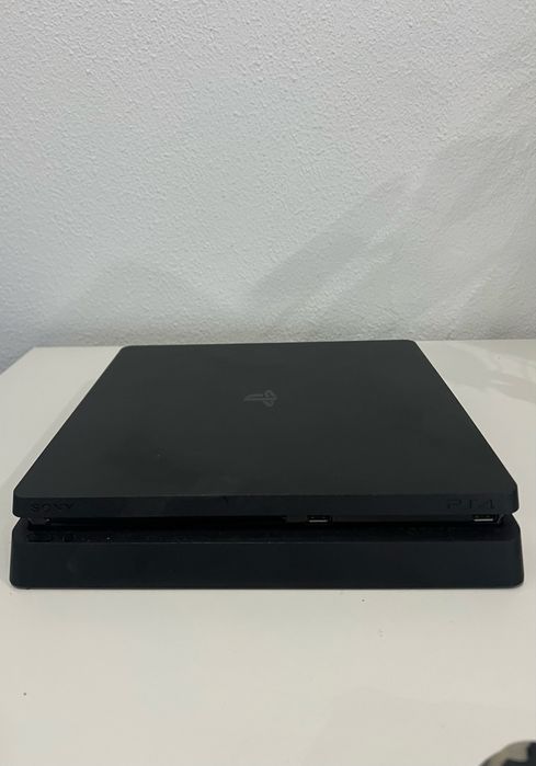 Playstation 4 slim