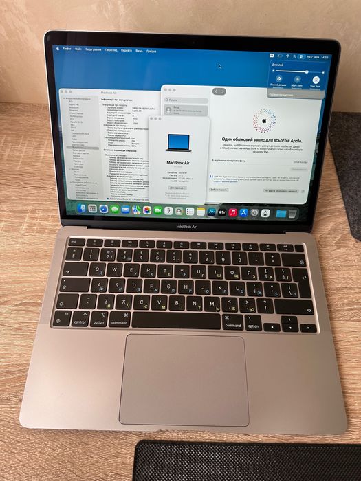 Macbook Air M1 8/256 A2337 95% акб