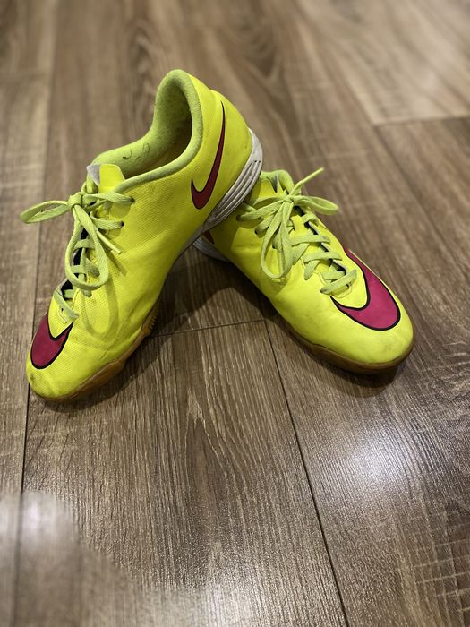 Halówki buty do piłki nożnej NIIKE 38