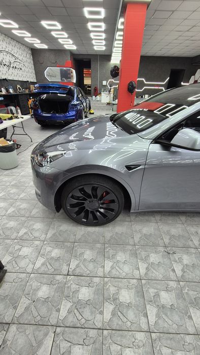 Tesla  Y  performance