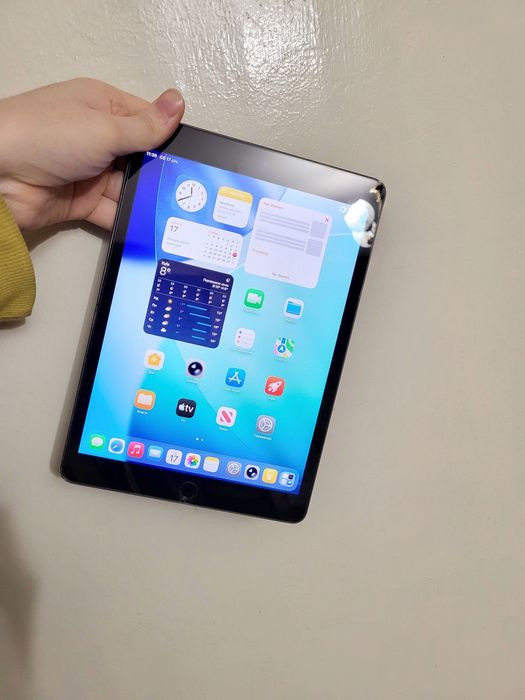 Планшет Apple iPad 9 покоління 2021 64 GB 10,2”