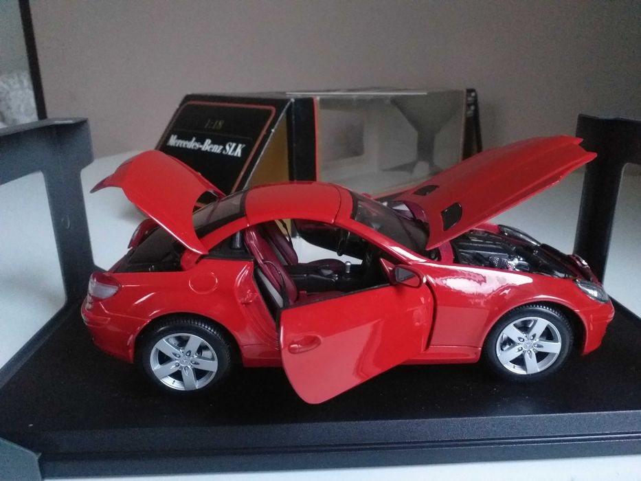 модель 1.18 Mercedes-Benz SLK Maisto 1:18