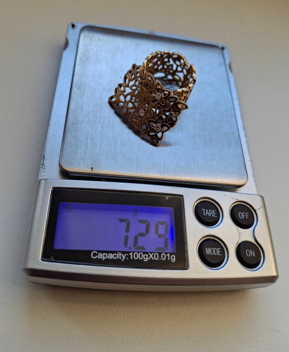 Złoty pierścionek z zawieszką