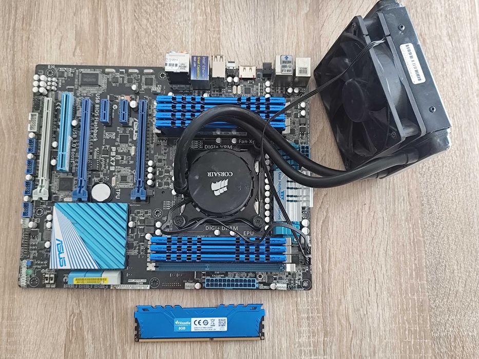 ASUS P9X79 + i7-3820 + 64GB RAM + Water Cooler Corsair