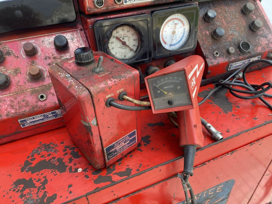 Máquina de diagnóstico de motores Sun 820 Electronic Engine Tester antiga 1950s automobilia