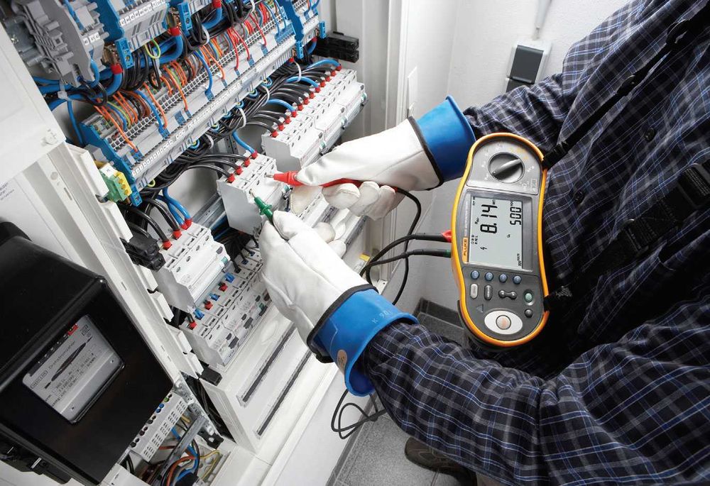Elektryk - obowiązkowe przeglądy i pomiary instalacji elektrycznych