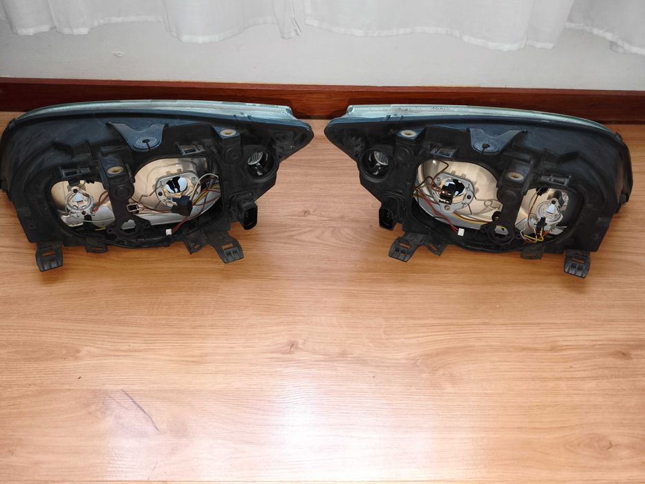 Conjunto Faróis / Ópticas Ford Focus Mk2 (Frente e Trás)