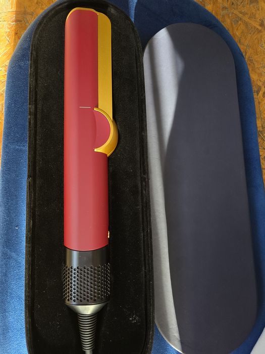 Дайсон фен-випрямляч з кейсом