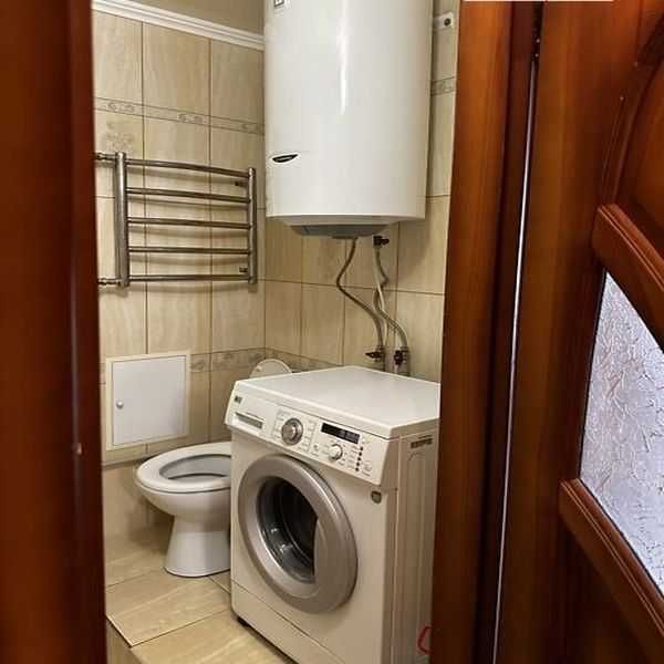 Продаж 2к квартири 65 кв. м на вул. Кармелюка