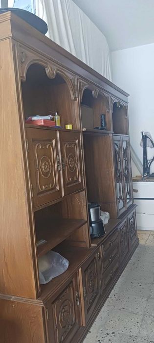 Móvel de sala em madeira maciça