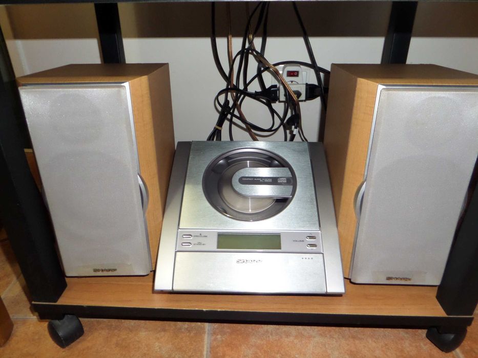 Aparelhagem compacta Sharp com colunas