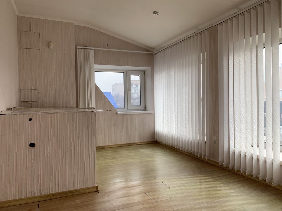 Продаж будинку , центр Гайсина, гараж, підвал, літня кухня, є торг