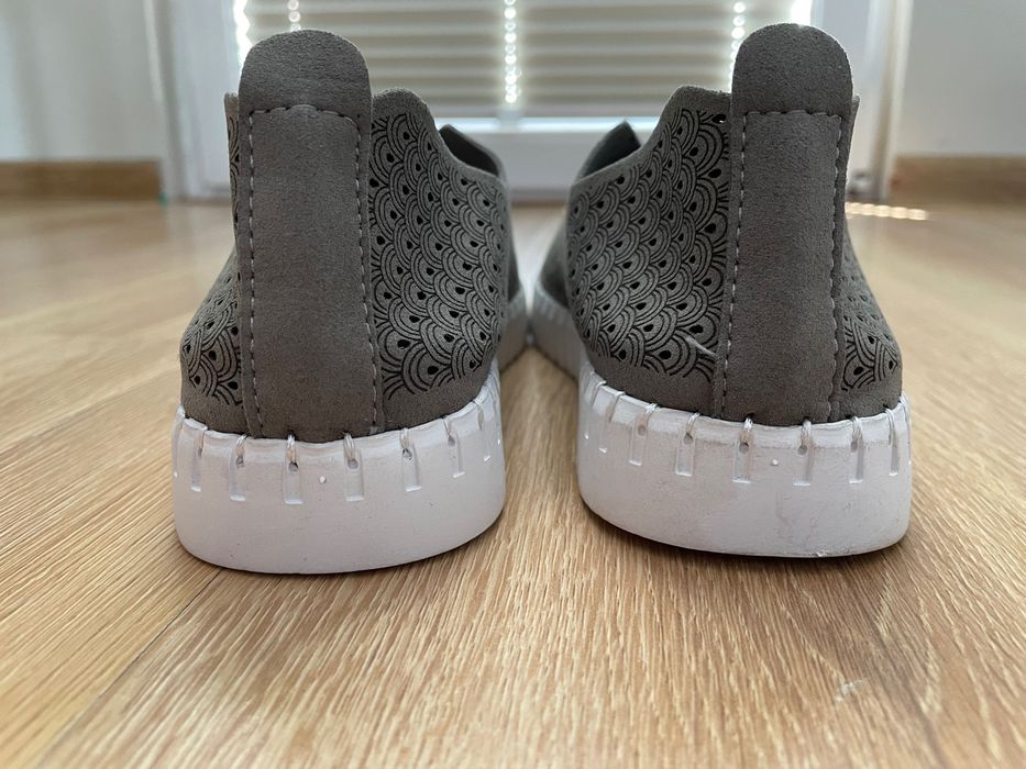 Półbuty trampki wsuwane Sneakeray ażurowe 2 GO Fashion 38