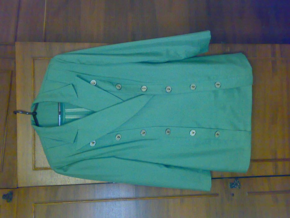 Женский вязанный комплект( жилет и юбка) с орнаментом