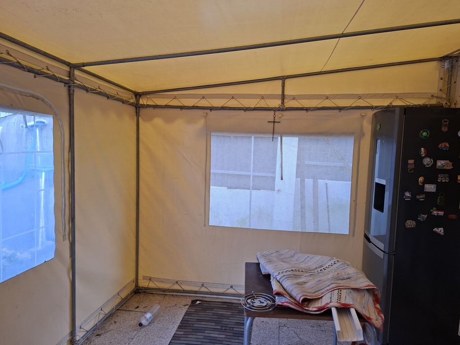 Vendo avançado, tenda em bom estado